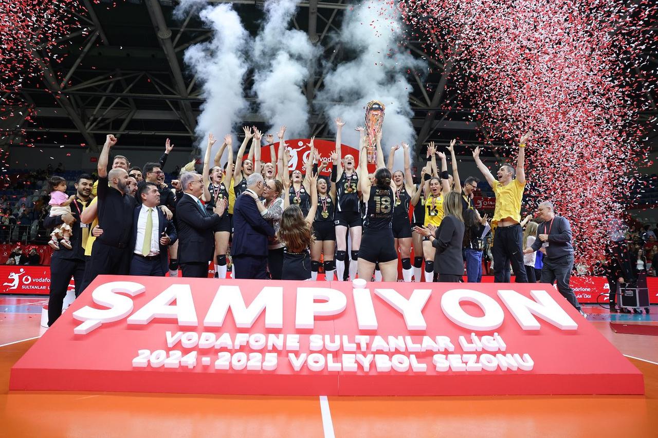 Kupa kaptanın ellerinde