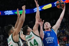 Anadolu Efes sahasında Panathinaikos'a mağlup oldu: Seride avantaj Yunan ekibinde