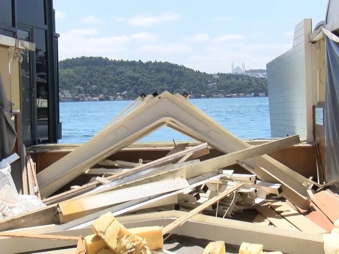 İstanbul Boğazı'ndaki kaçak yapıların yıkım çalışmaları başladı