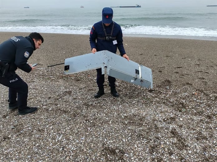 Sakarya sahillerinde esrarengiz insansız hava aracı parçaları bulundu