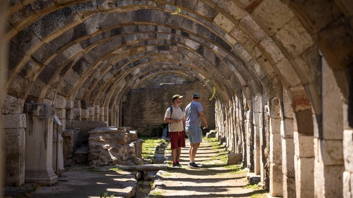Smyrna Antik Kenti'nde yeni bulgular gün yüzüne çıkarıldı