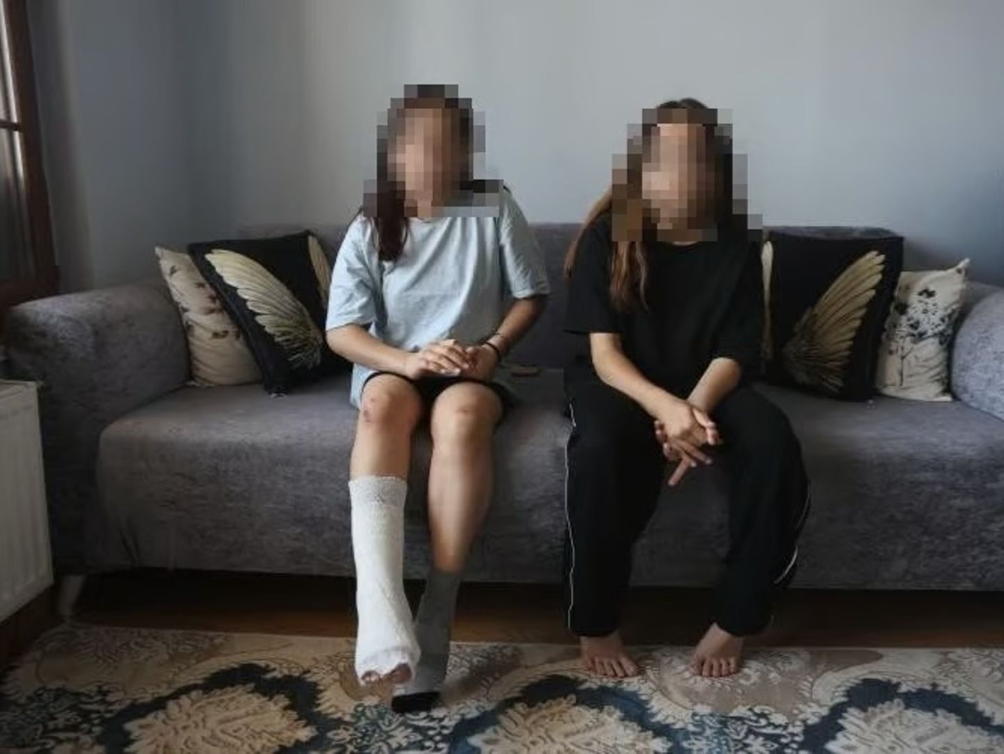 Hatay'ın Reyhanlı ilçesinde iki kız kardeş başıboş köpeklerin saldırısına uğradı