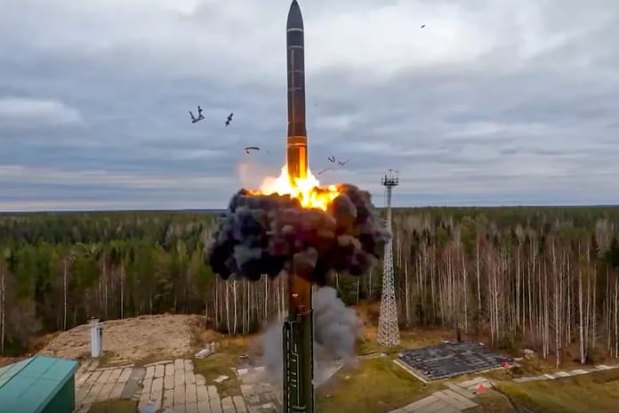 Rusya, Oreshnik balistik füzesini hizmete aldı