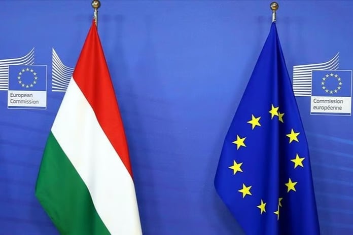 Szijjarto: "Leyen'in liderliği şeffaflığı zedeledi"