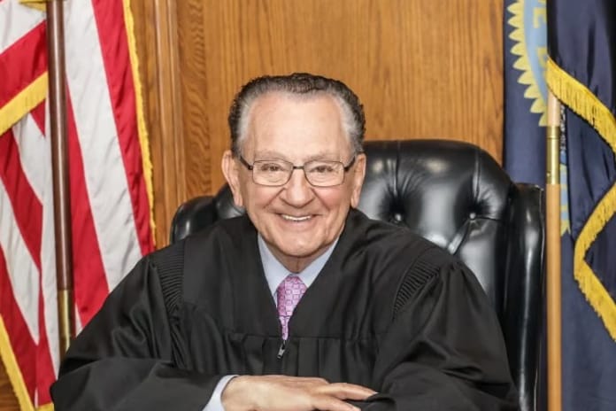 Adil kararlarıyla tanınan hakim Frank Caprio hayatını kaybetti