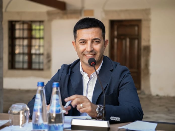 Kuşadası Belediye Başkanı Ömer Günel gözaltına alındı