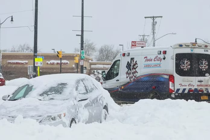 New York'ta polise kar topu atanlar için soruşturma başlatıldı