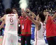 A Milli Erkek Basketbol Takımı, EuroBasket'te fırtınalar estiriyor: Namağlup lider son 16 turunda