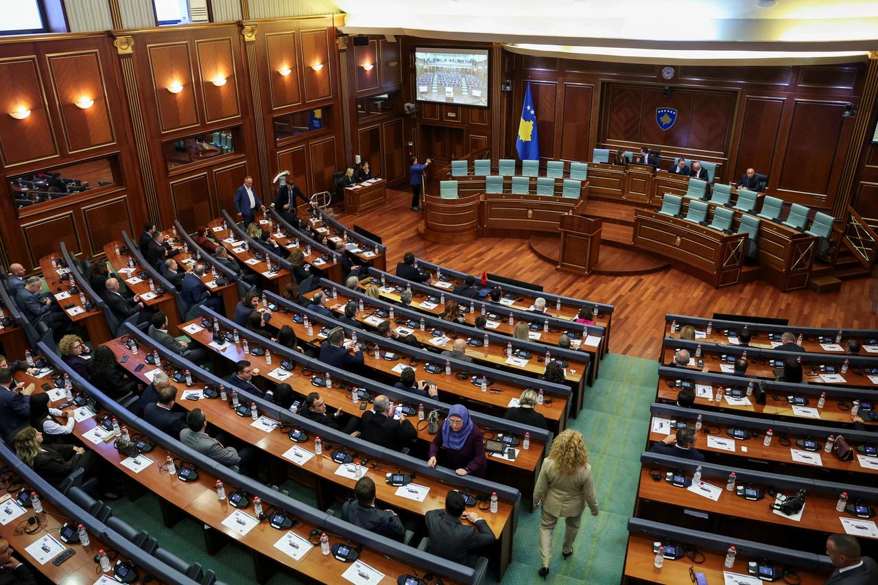 Kosova'da parlamento feshedildi