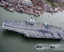 Birleşik Krallık, uçak gemilerini uzun menzilli füzeler ve İHA'larla donatacak