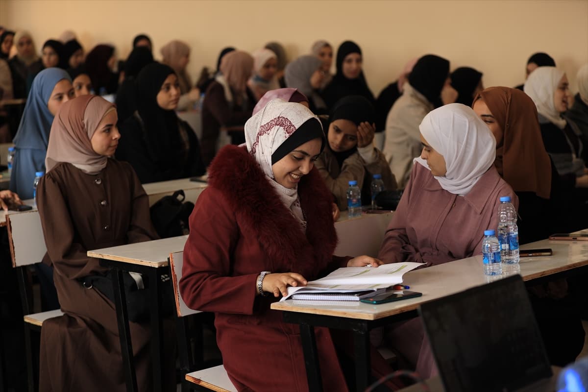 Gazze İslam Üniversitesi'nde yüz yüze öğretim başladı
