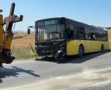 İETT otobüsü ile otomobil kafa kafaya çarpıştı: Araç sürücüsü hayatını kaybetti