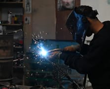 Türk balıkçılığından ilham alan genç sanatçı metal heykellere yöneldi