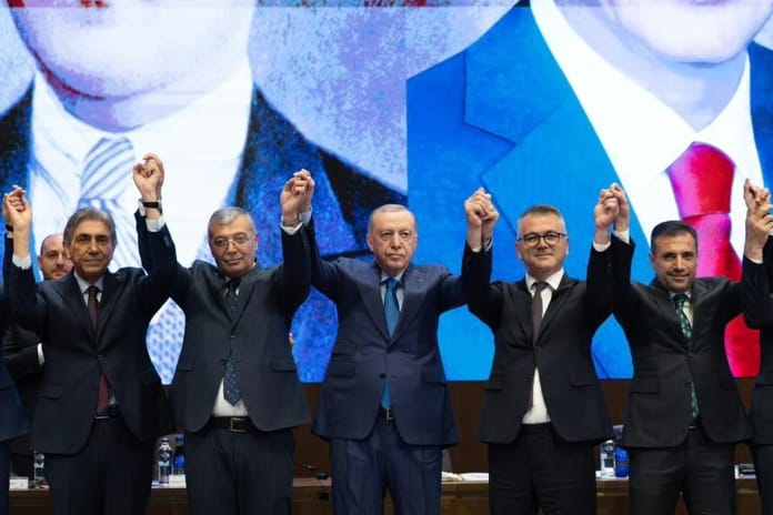 Seydişehir ve Emirgazi Belediye Başkanları AK Parti'ye katıldı