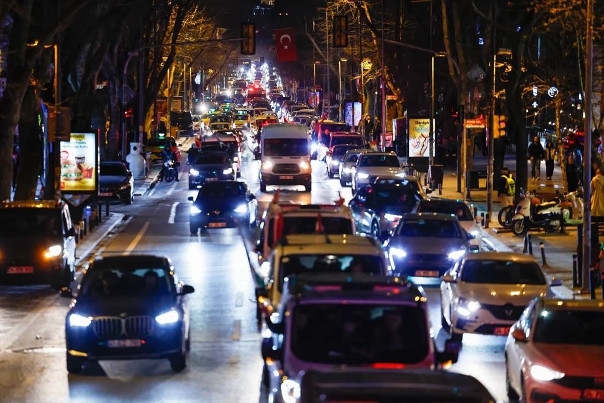 İstanbul'da İsrail'e karşı araç konvoyuyla Gazze ve idam yasası protestosu