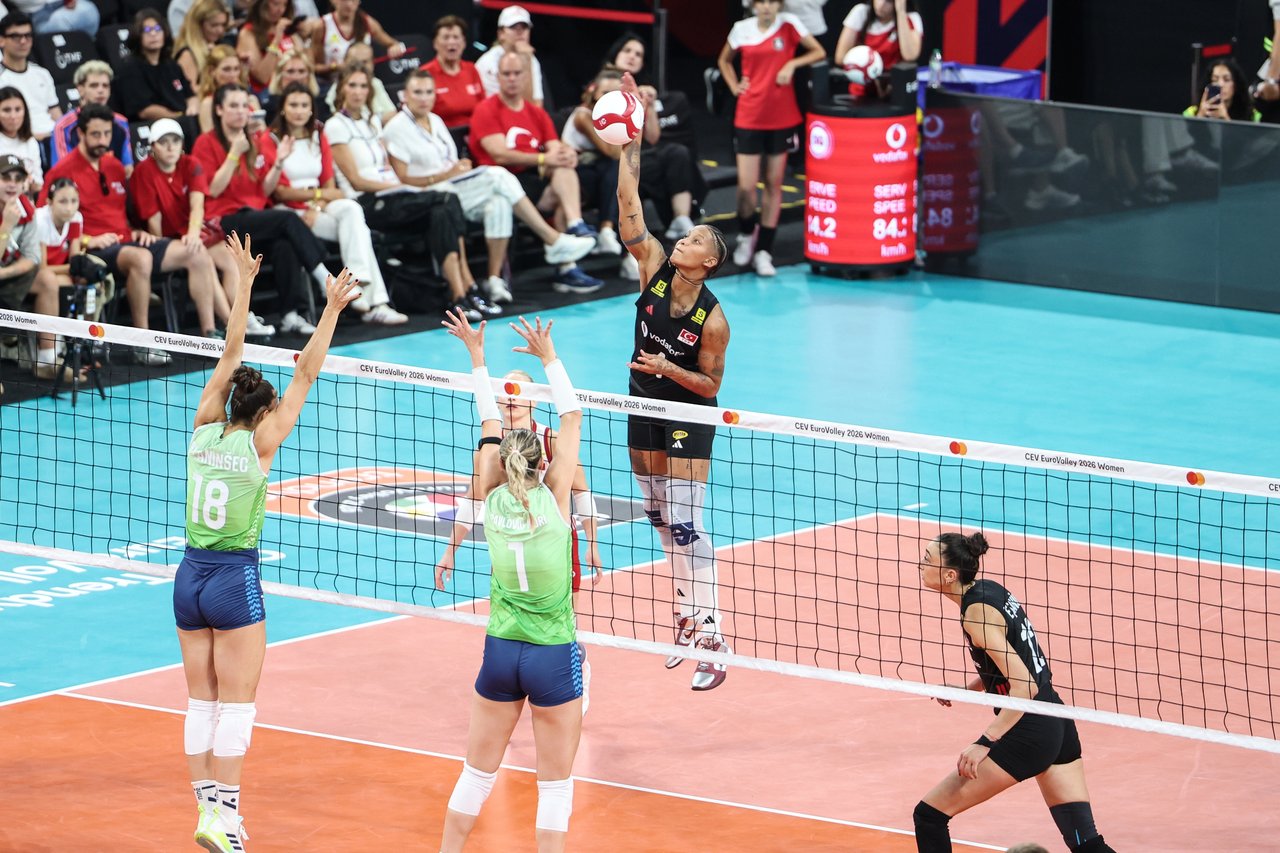 Filenin Sultanları, CEV Avrupa Şampiyonası'nda 3'te 3 için sahada