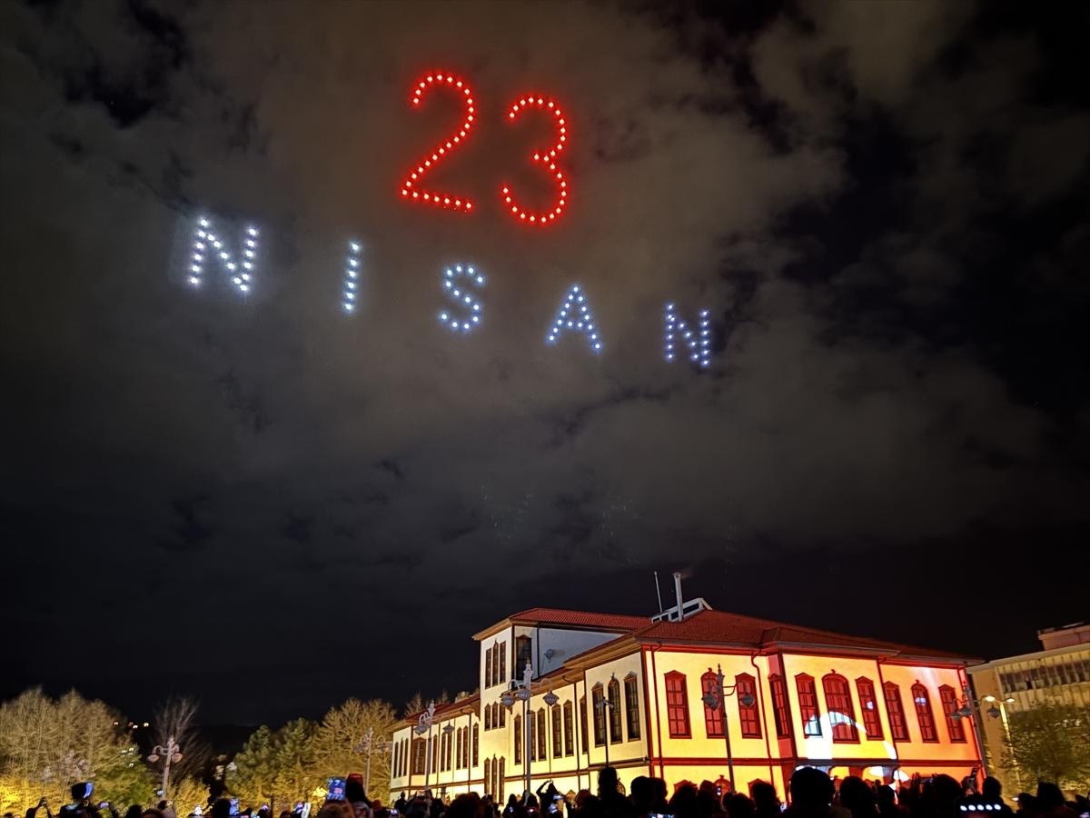 Çankırı'da 23 Nisan coşkusu: Mapping ve dron gösterisiyle kutlandı