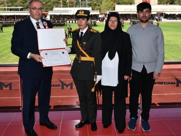 Şehit Ömer Halisdemir'in kızı Teğmen oldu