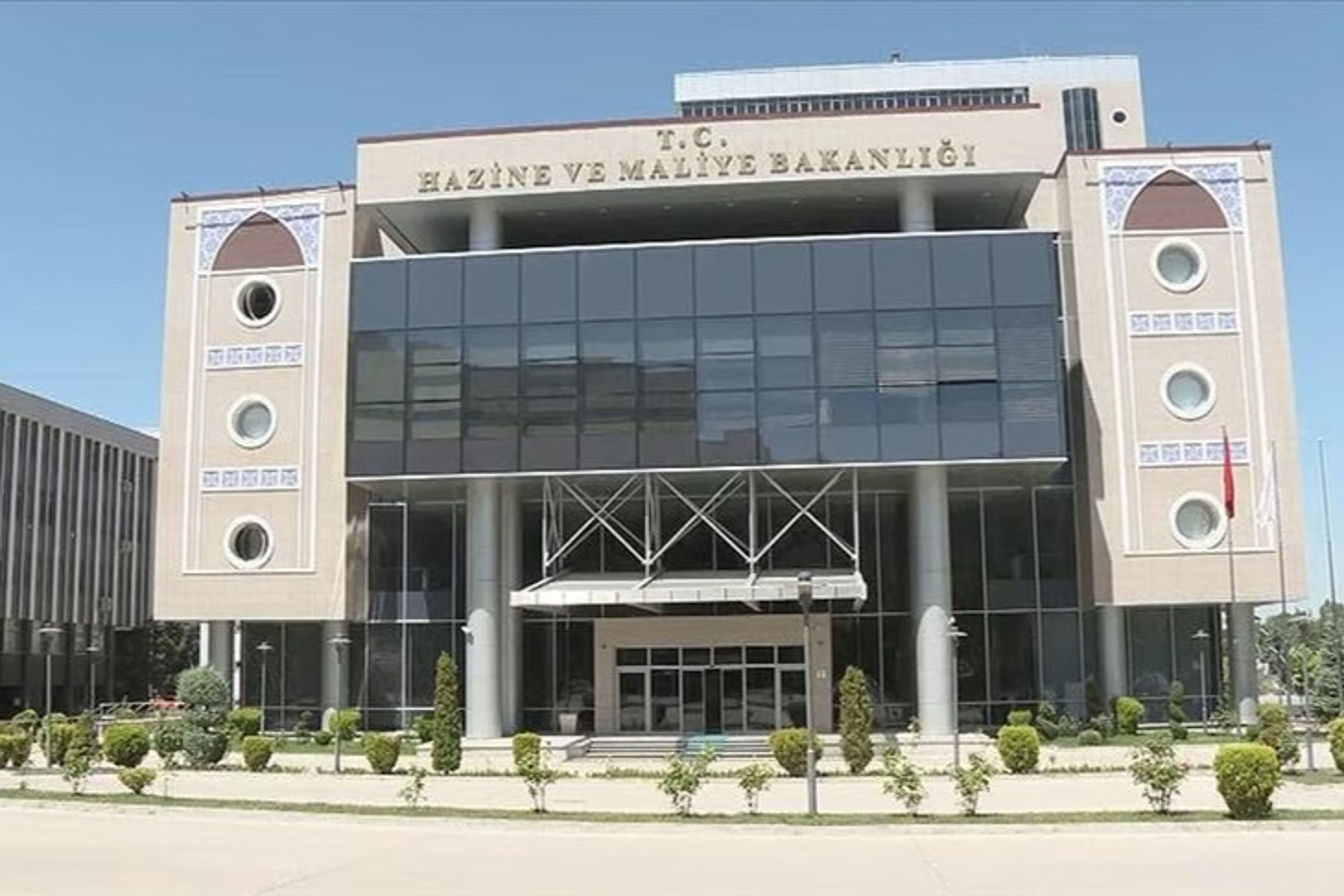 Hazine ve Maliye Bakanlığı'ndan düşük gelir beyan eden mesleklere yıllık harç zorunluluğu geliyor