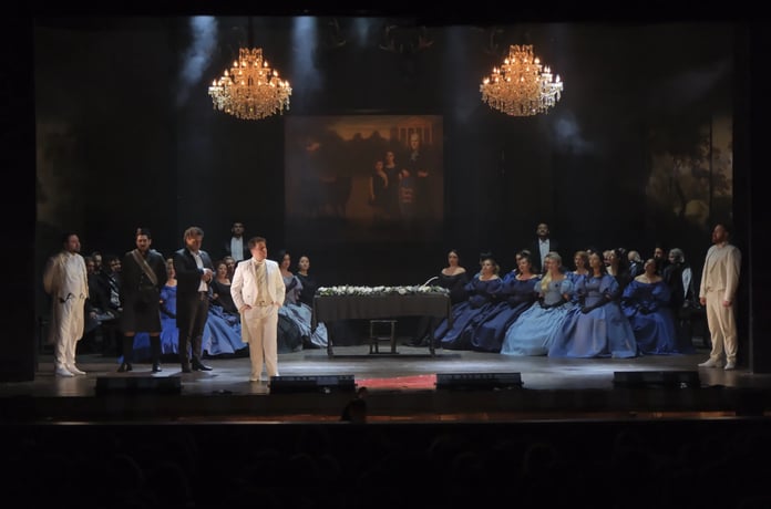 orkestra ve koronun muazzam uyumu