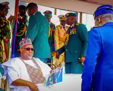 Nijerya Savunma Bakanı Abubakar görevinden ayrıldı