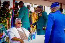 Nijerya Savunma Bakanı Abubakar görevinden ayrıldı