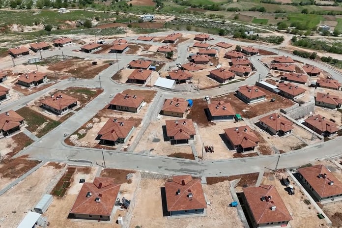 Adıyaman'da Zey Köyü kayalık zeminde yeniden kuruldu