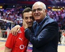 Mehmet Akif Üstündağ, Santarelli eleştirilerine sert çıktı: "Bu ülkeye ilkleri yaşatmış birine haksızlık ediliyor"