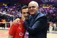 Mehmet Akif Üstündağ, Santarelli eleştirilerine sert çıktı: "Bu ülkeye ilkleri yaşatmış birine haksızlık ediliyor"