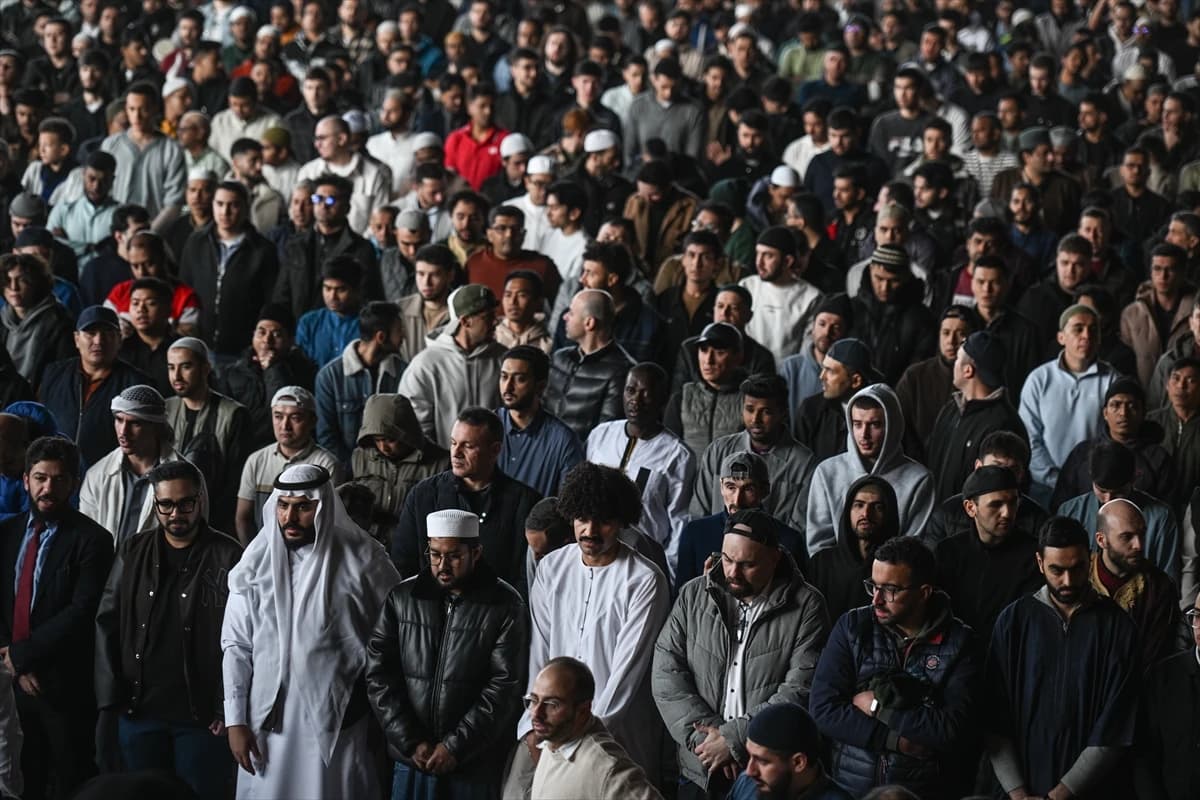 İslam Dünyası Ramazan Bayramı'nı kutluyor
