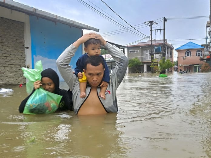 Sumatra Adası'ndaki sel felaketinde ölü sayısı 79'a yükseldi