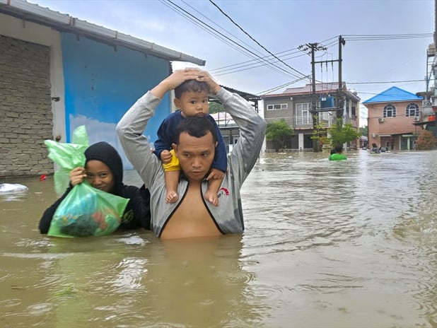 Sumatra Adası'ndaki sel felaketinde ölü sayısı 79'a yükseldi