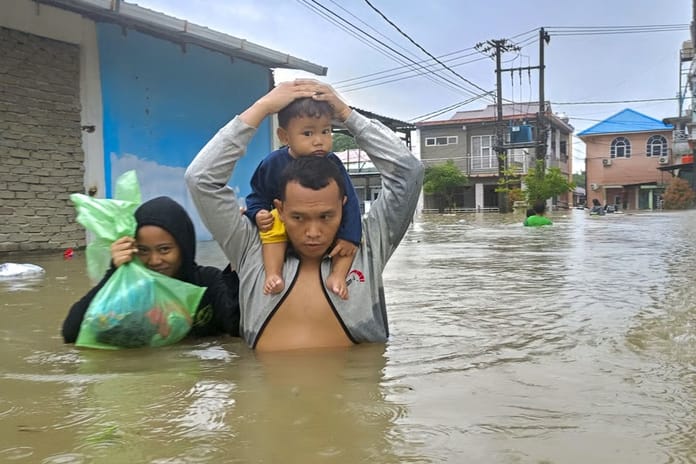 Sumatra Adası'ndaki sel felaketinde ölü sayısı 79'a yükseldi