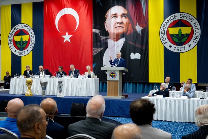 Fenerbahçe Yüksek Divan Kurulu'nda sıcak saatler