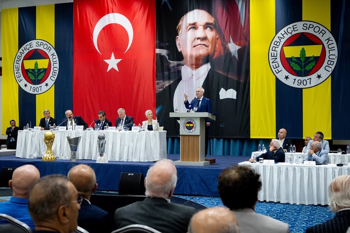 Fenerbahçe Yüksek Divan Kurulu'nda sıcak saatler