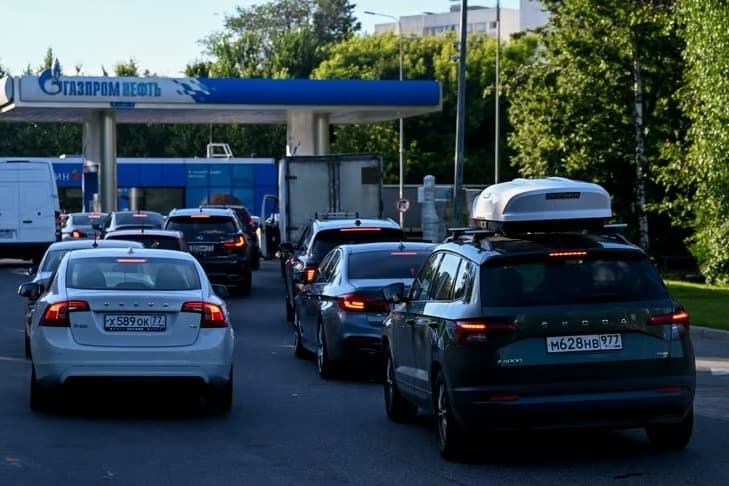 Rusya'da yakıt krizi büyüyor: Satış kısıtlaması uygulanan bölge sayısı 16'ya çıktı