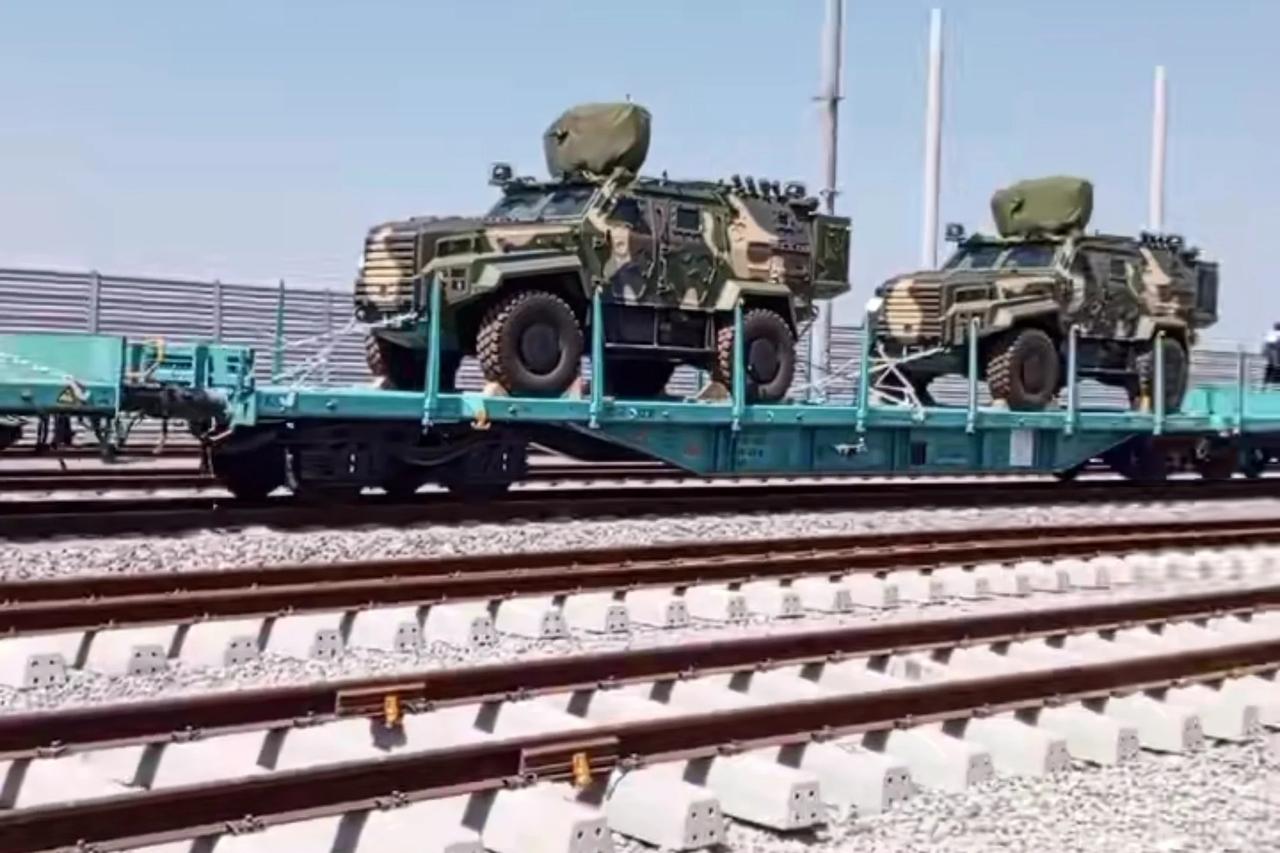 Marmaray'da görenleri şaşırtan manzara: Avrupa'ya giden zırhlı araçlar tüp geçitten geçti