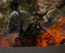 PKK'dan bir grup silahlarını imha etti