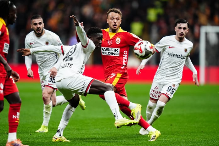 İlk yarıda karşılıklı ataklar