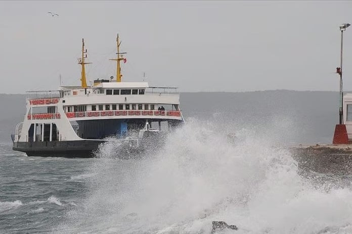 Güney Marmara'da hava koşulları ulaşımı durdurdu