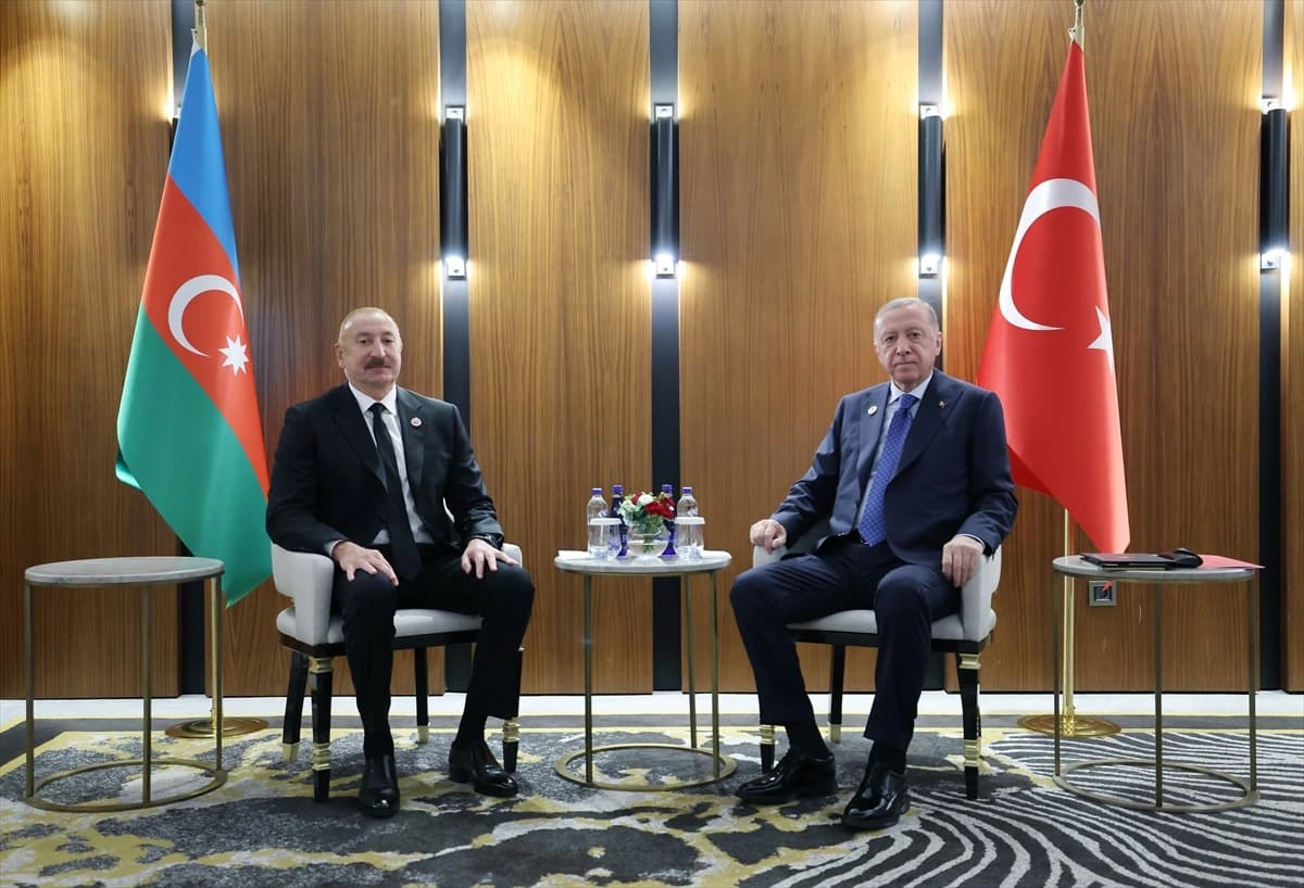 İlk görüşme Aliyev ile gerçekleşti