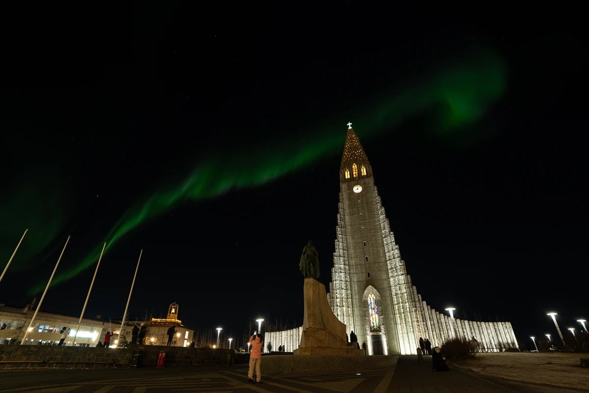 Sahne: Reykjavik semaları | Başrol: Kuzey Işıkları