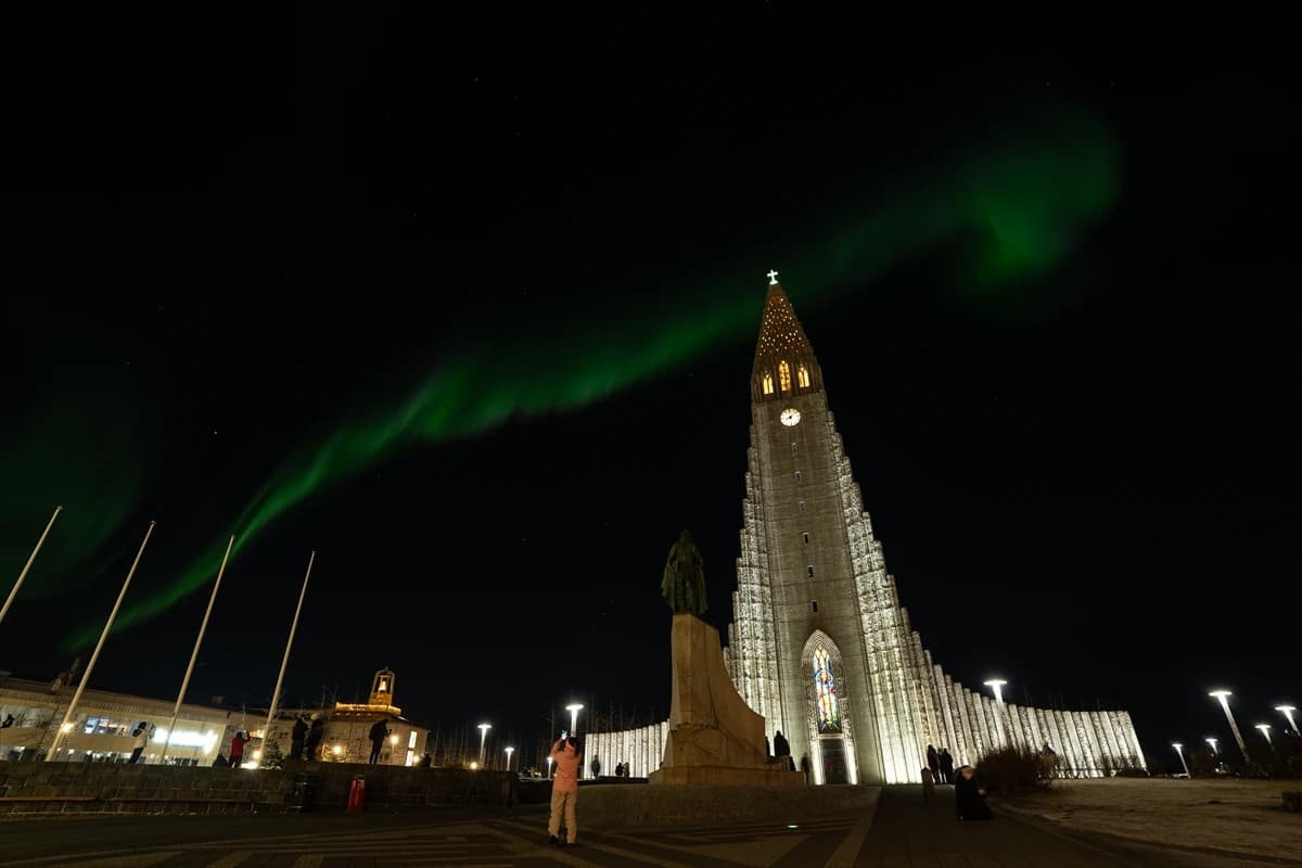 Sahne: Reykjavik semaları | Başrol: Kuzey Işıkları