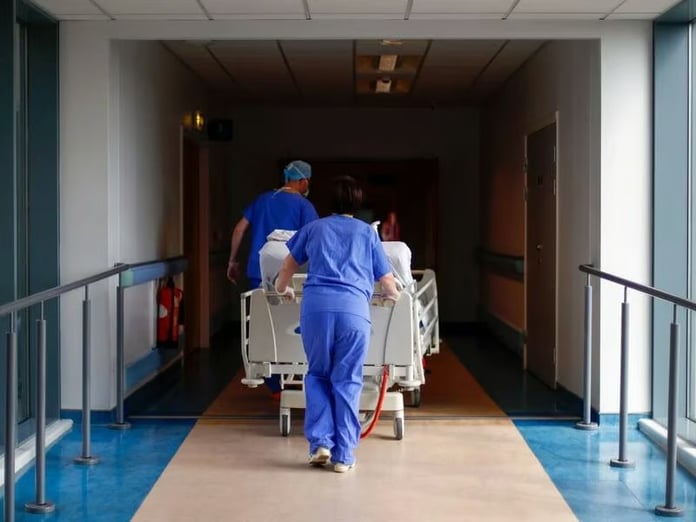 İngiltere’de “doktor” tartışması büyüyor: Doktorların yerine hemşireler çalıştırılıyor