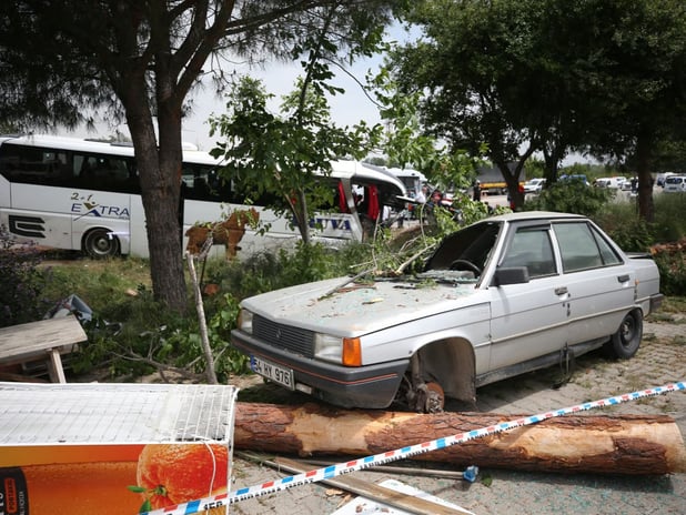 Çanakkale-Ezine karayolunda zincirleme kaza meydana geldi