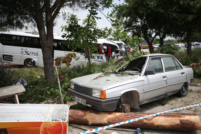 Çanakkale-Ezine karayolunda zincirleme kaza meydana geldi