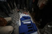 İsrail Gazze'de 4'ü gazeteci 24 Filistinli'yi öldürdü 