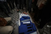 İsrail Gazze'de 4'ü gazeteci 24 Filistinli'yi öldürdü 