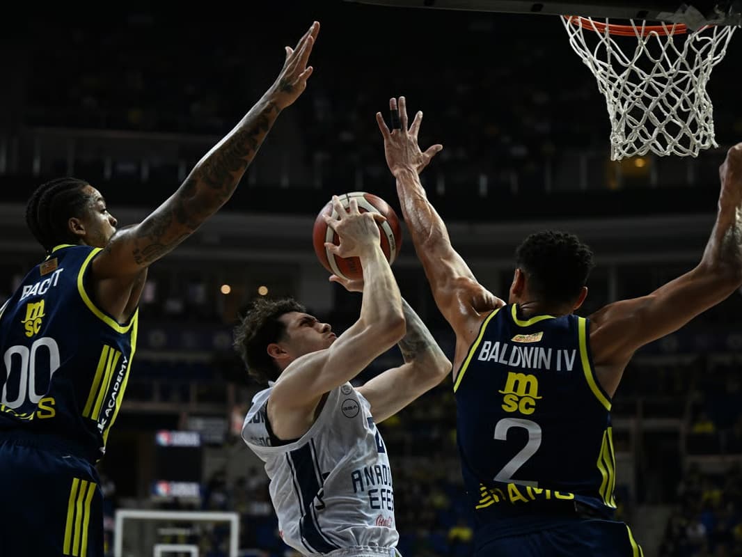 Derbiyi uzatmada Fenerbahçe kopardı