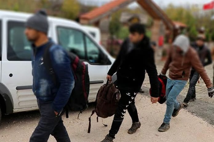 Göçmen kaçakçılığı operasyonu: 52 organizatör yakalandı